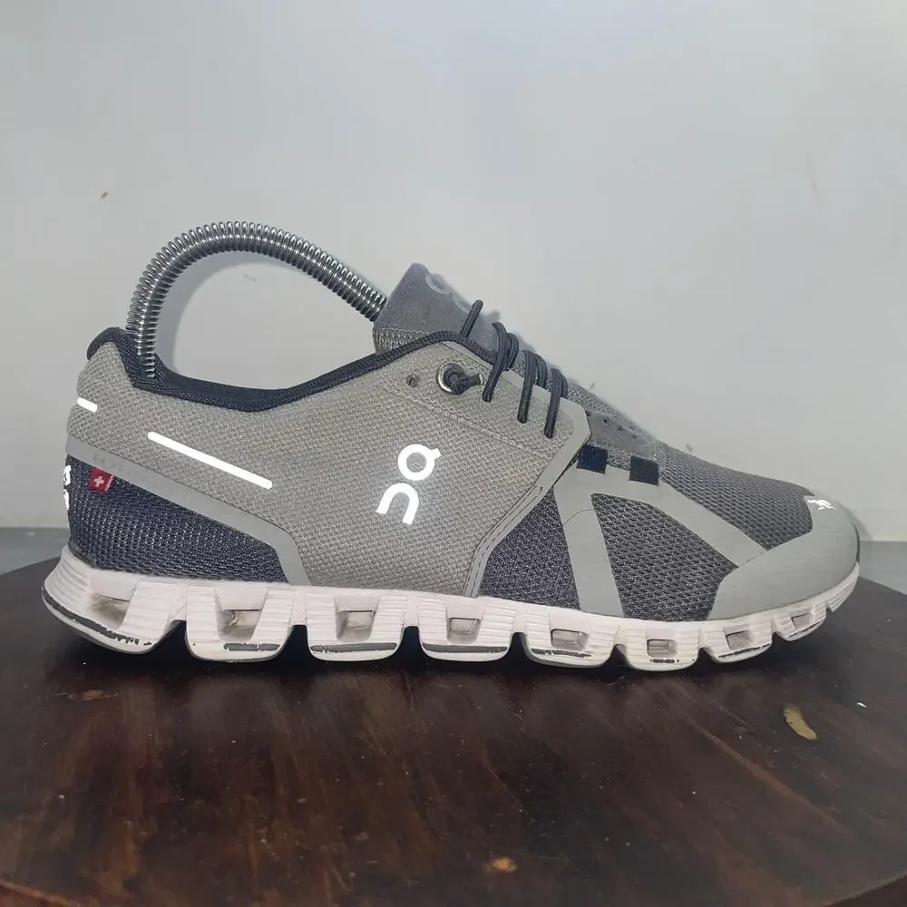 On Cloud 5 Womens Size 7 Gray White Athletic Running Walking Shoes Sneakers